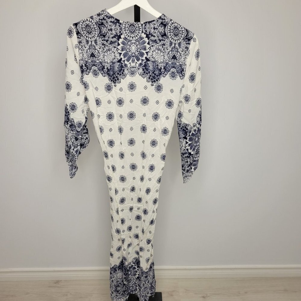 Kori  Robe - Picture 5 of 5